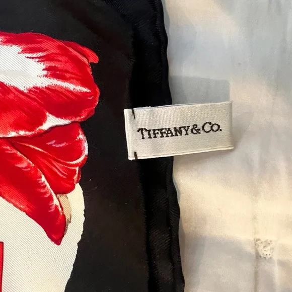 Tiffany & Co Beautiful Silk in Floral Design - Picture 9 of 9